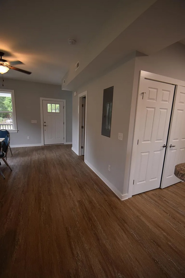 Building Photo - 1905 Grayson St