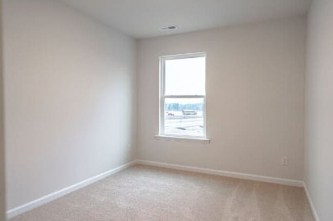 Building Photo - 205 Maddox Dr