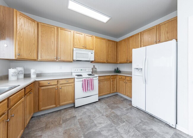 Building Photo - Lovely Home on East Side Near Military bas...