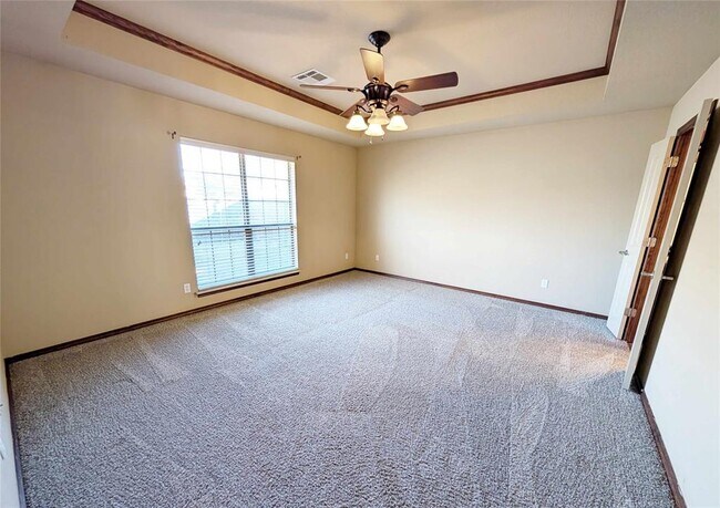 Building Photo - 609 Sally Ct