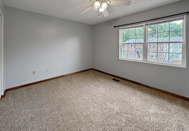 Building Photo - 2BD/1.5BA Unit at Pinecrest Apartments in ...