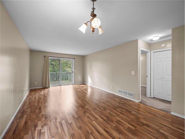 Building Photo - 5535 Lindsay St