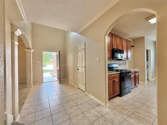 Building Photo - 25314 Oak Knot Dr