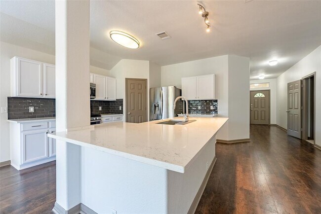 Building Photo - 605 Arrowood Pl