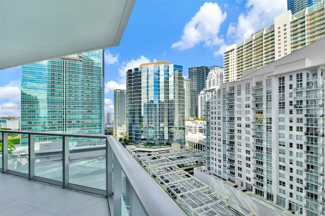 Building Photo - 1300 Brickell Bay Dr