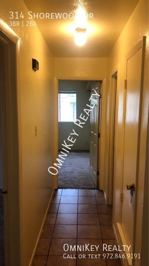 Building Photo - 314 Shorewood Dr