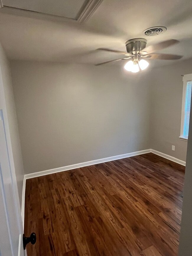 Building Photo - Perfect Small Affordable Family Home w/ Fe...