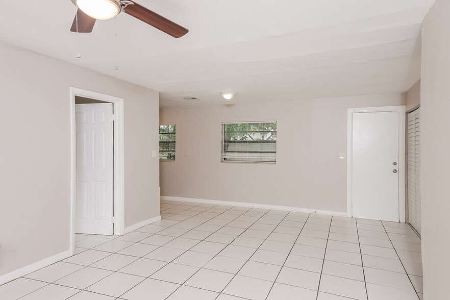 Building Photo - 3401 NW 18th Pl