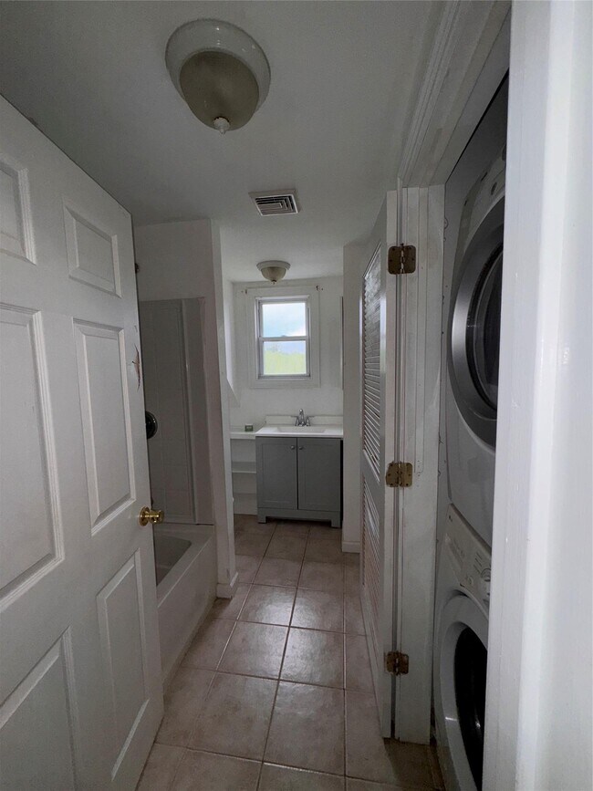 Building Photo - 955 NY-52