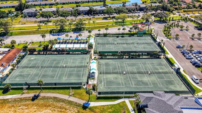 Building Photo - 5908 Viale Elizabeth