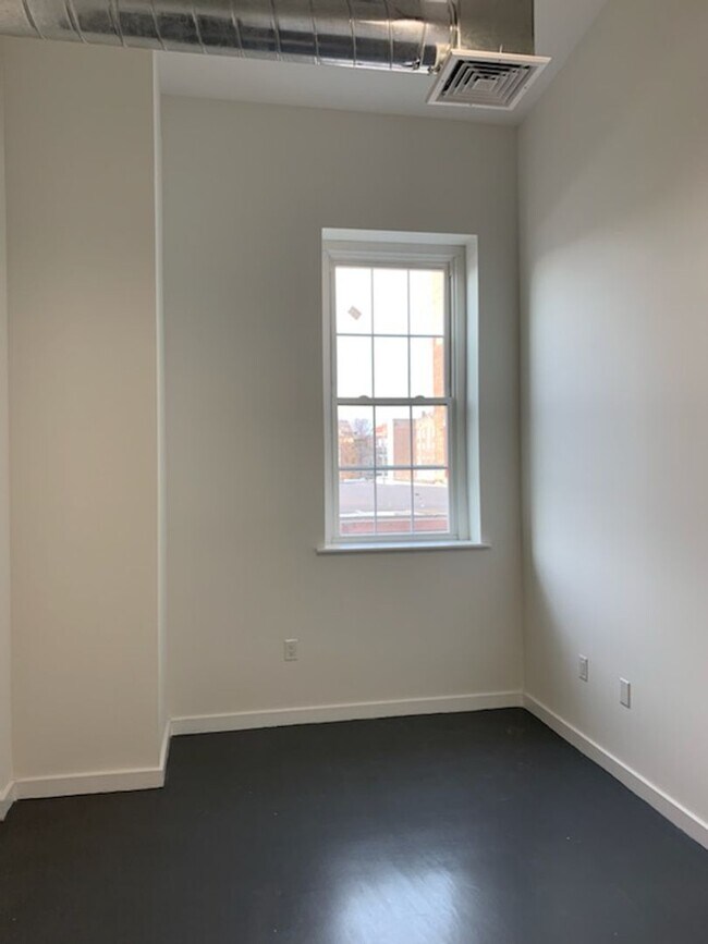 Building Photo - 1710 N 5th St