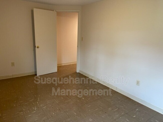 Building Photo - 1051 Henn Ave