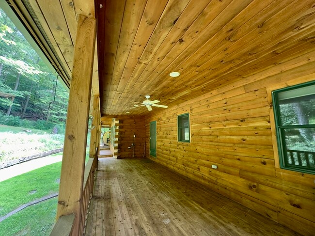 Building Photo - 899 Lakes Rd