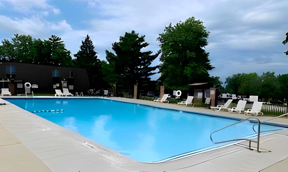 Pool at Your Doorstep: Relax & Unwind in Your Community - Spencer Creek Apartments