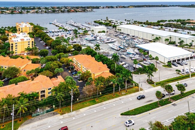 Building Photo - 900 Scotia Dr