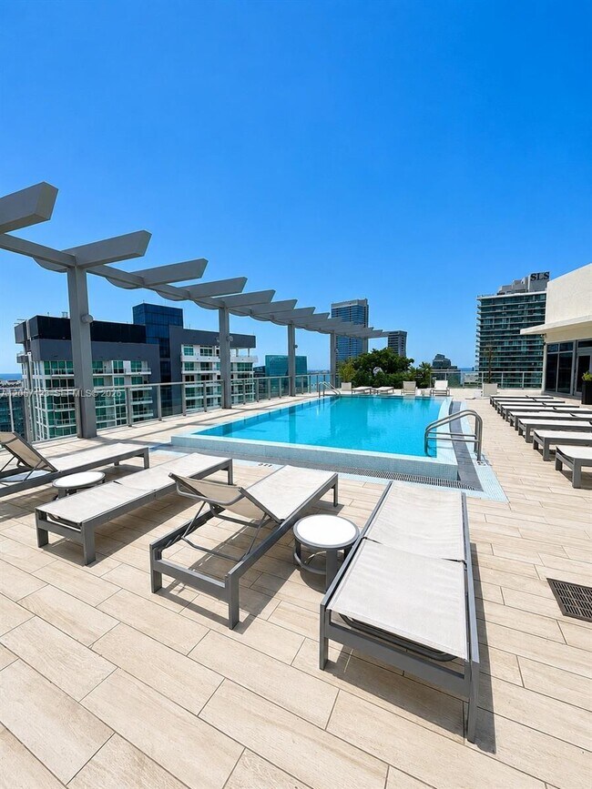 Building Photo - 1100 S Miami Ave