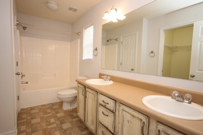 Building Photo - West Pensacola Patio Home Featuring Open Living Design, Stainless Appliances, Private Fenced Yard...