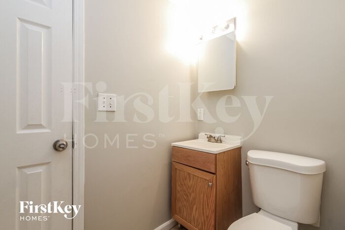 Building Photo - 6002 Gateway Dr