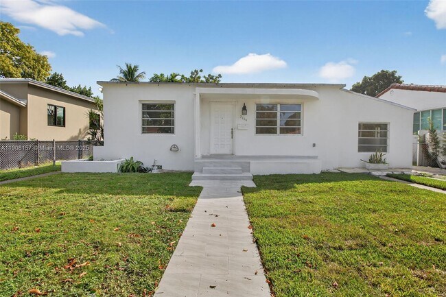 Building Photo - 2464 SW 19th St