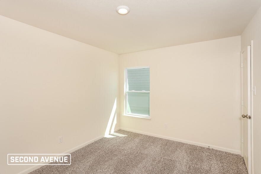 Building Photo - 1421 Sunkiss Dr