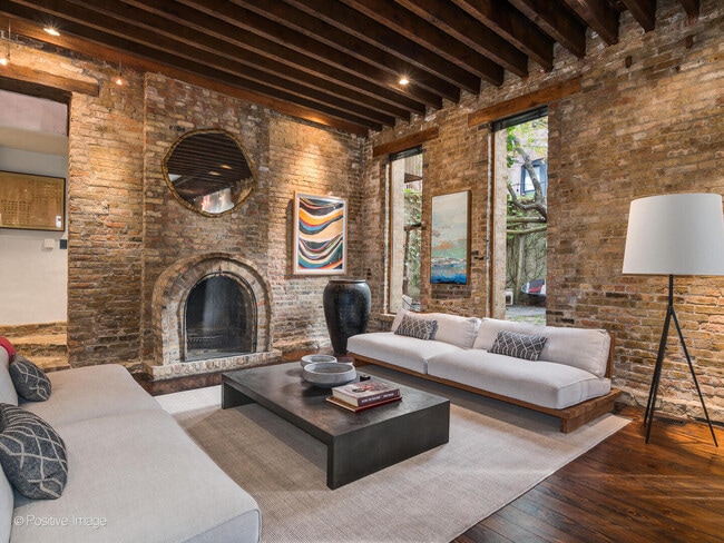 Building Photo - 844 W Altgeld St