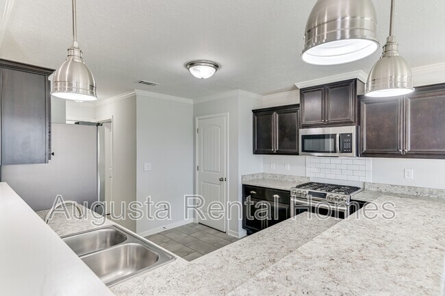 Building Photo - 2562 Inverness Dr