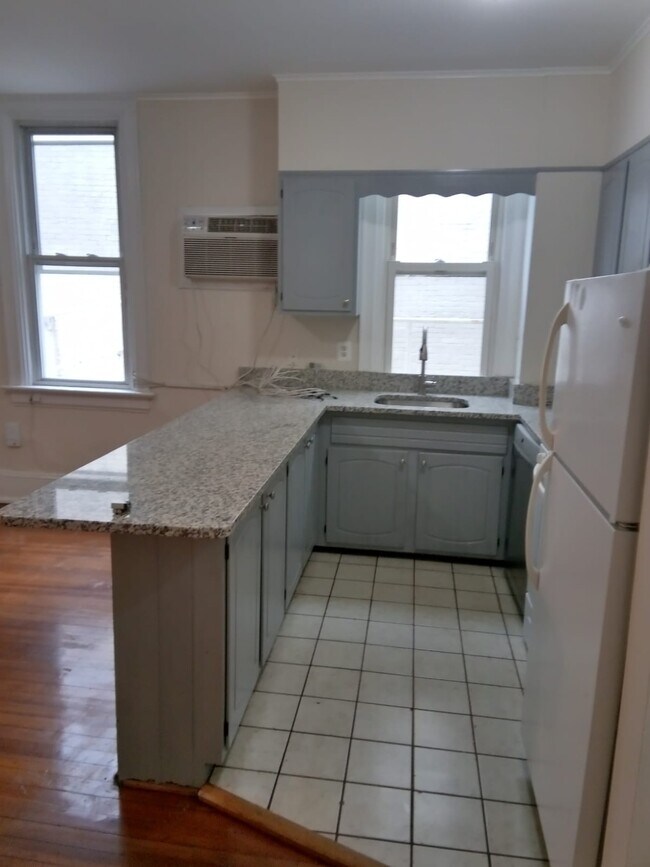 Building Photo - 2121 N St NW