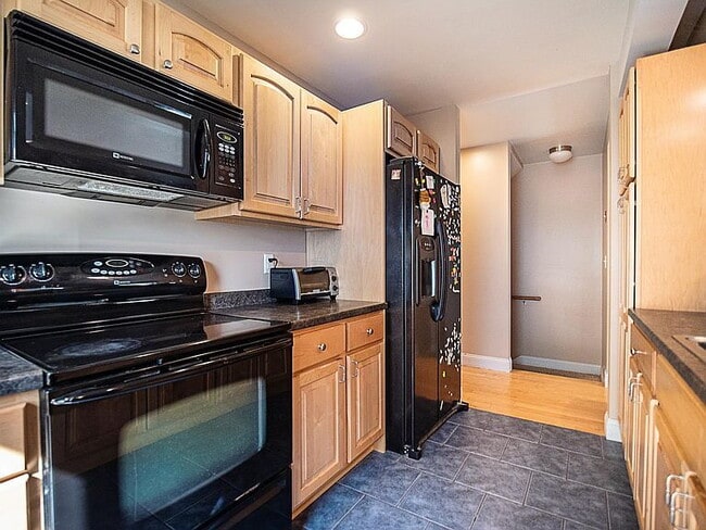 Building Photo - "Spacious 3-Bedroom Haven with 3 Full Baths in Charming Hinesburg!"