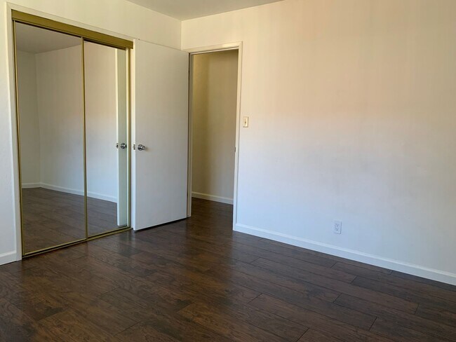 Building Photo - 558 Hazel Dell Way