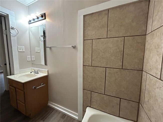 Building Photo - 905 Pansy Ct
