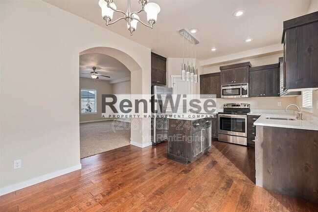 Building Photo - 8732 W Pine Valley Ln