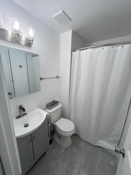 Building Photo - 14856 Swallow Ct