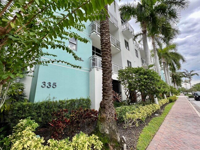 Building Photo - 335 SE 6th Ave