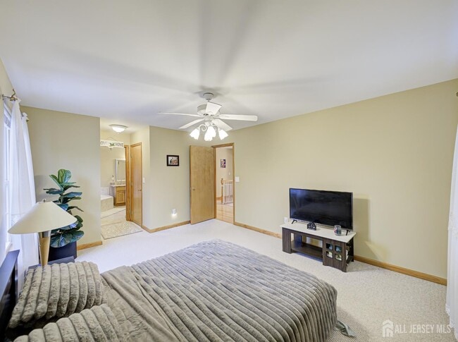 Building Photo - 357 George St