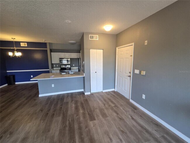 Building Photo - 5572 Metrowest Blvd