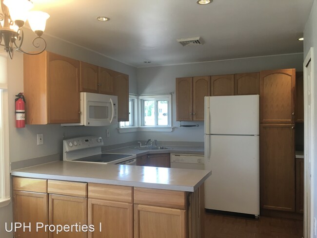 Building Photo - 3 br, 1 bath House - 84 Black Pine