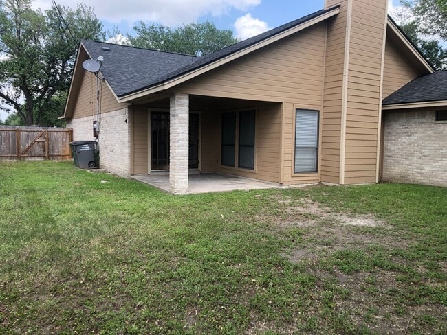 Building Photo - 109 Chama Dr