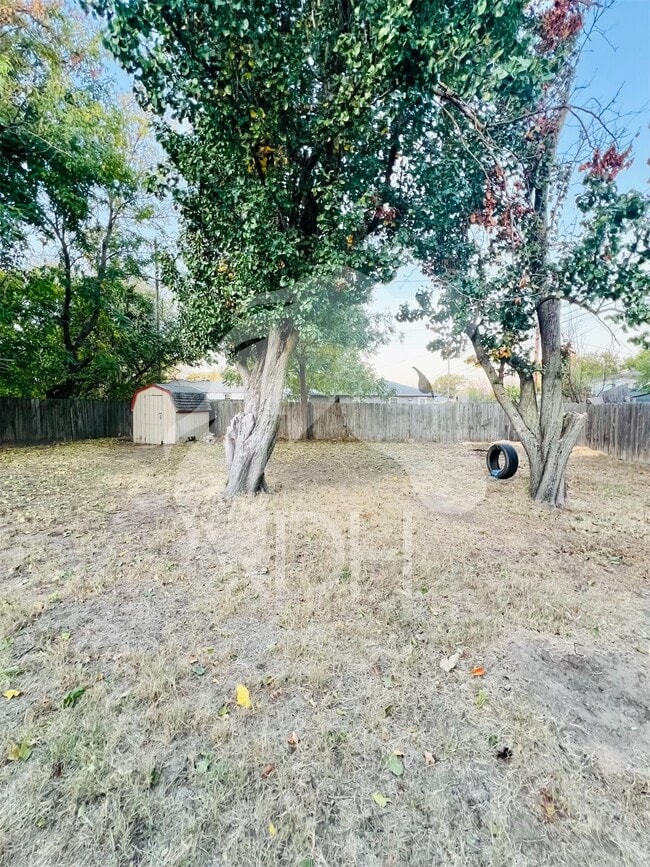 Building Photo - "Charming 4-Bedroom Home with Beautiful Hardwood Floors on South Harding Street!"