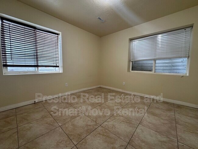 Building Photo - 5325 Scenic Ridge Cir