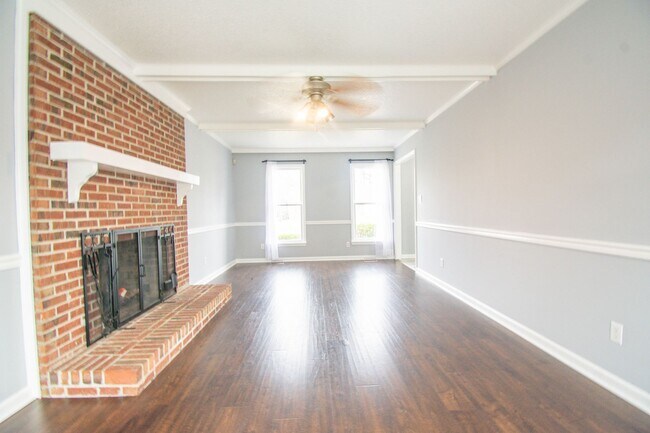 Building Photo - Available Soon! 3 Bedroom 2.5 Bathroom with Large Backyard and 2 Car Garage!