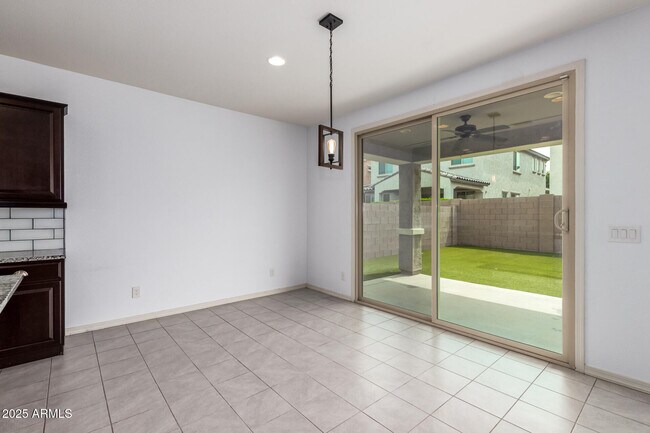 Building Photo - 5427 S Canyon Rim