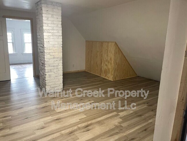 Building Photo - 1184 W 8th St