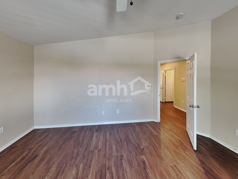 Building Photo - 7280 Mosaic Terrace St