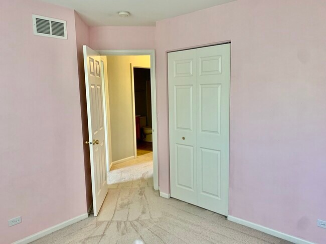 Building Photo - 929 Summit Creek Dr