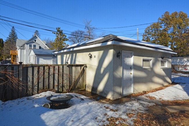 Building Photo - 3024-3024 S 39th Ave