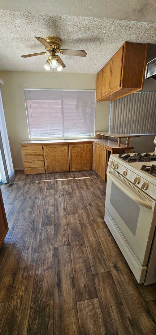Building Photo - Updated 3-Bedroom Sparks Home | 1,500+ Sq Ft | 2.5 Baths | Fireplace | Fenced Yard | $2,400