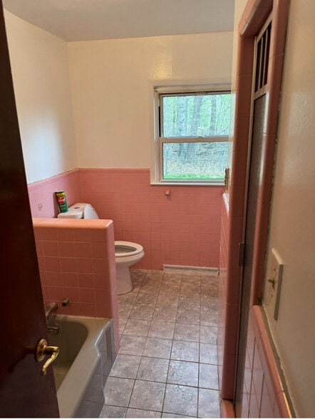 Building Photo - 3 Thomas St