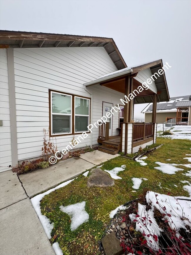 Building Photo - 3 Bedroom 3 Bathroom uptown with Great Views