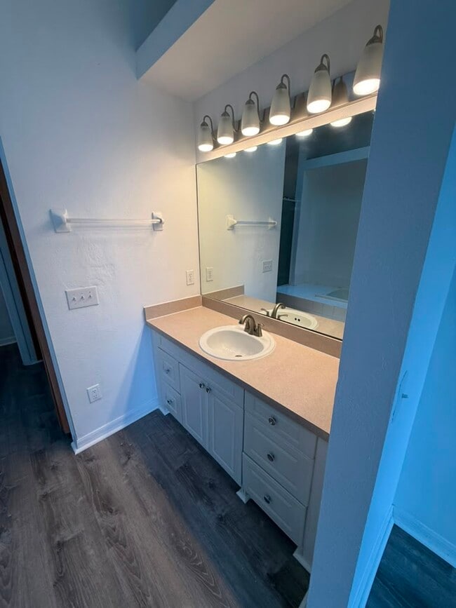 Building Photo - 833 Caribbean Dr