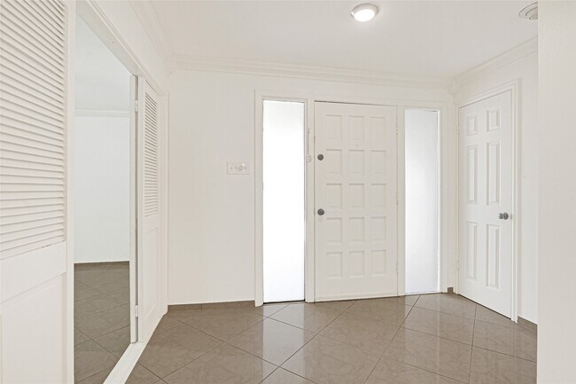 Building Photo - 8802 Tanager St